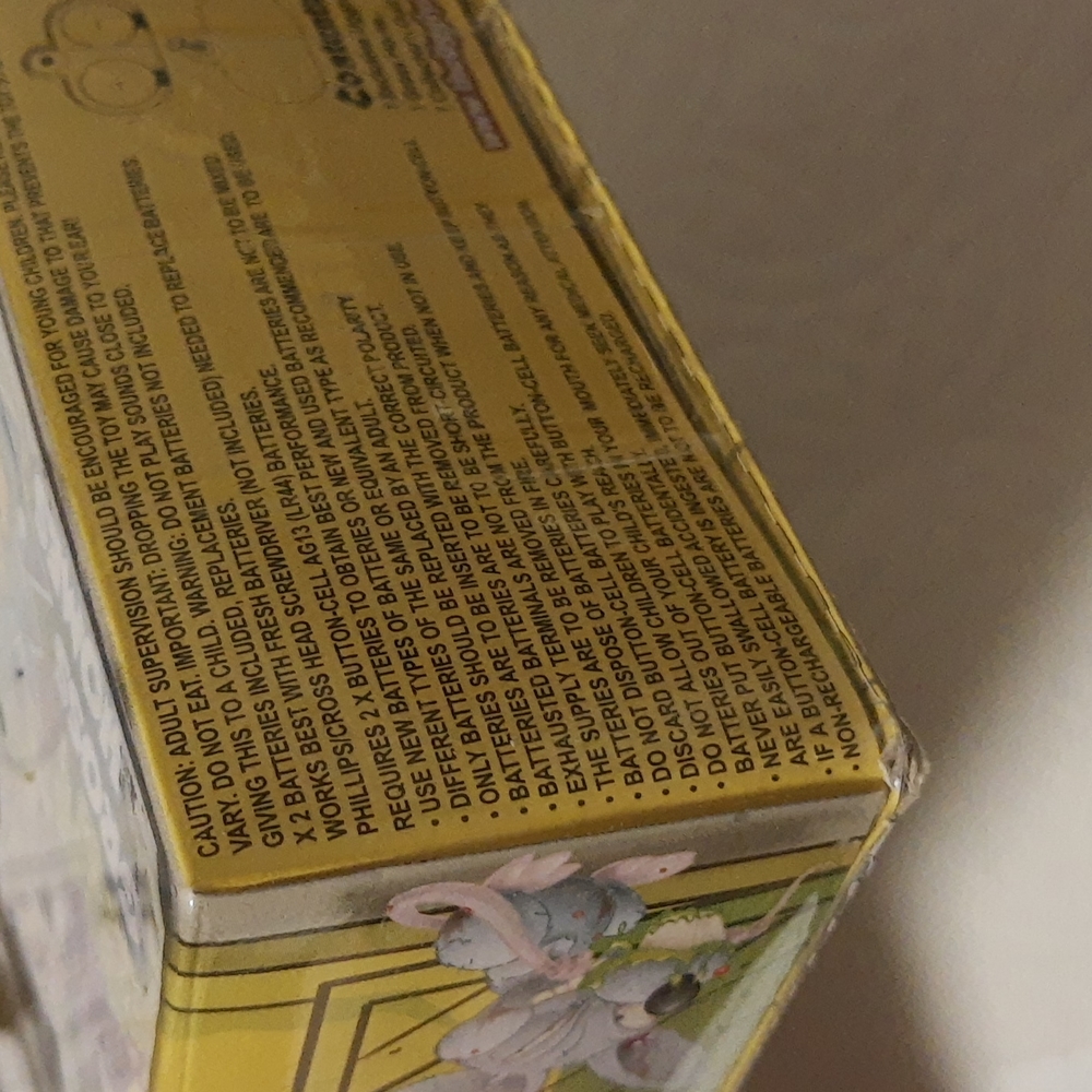 The Ugglys Pet Shop Series 1 Exclusive Slabrador Toy Collectible (Box Damage) - Picture 10 of 13
